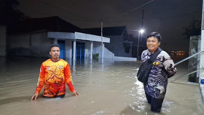 Pilu Warga Mojokerto, Lebaran Terendam Banjir Parah