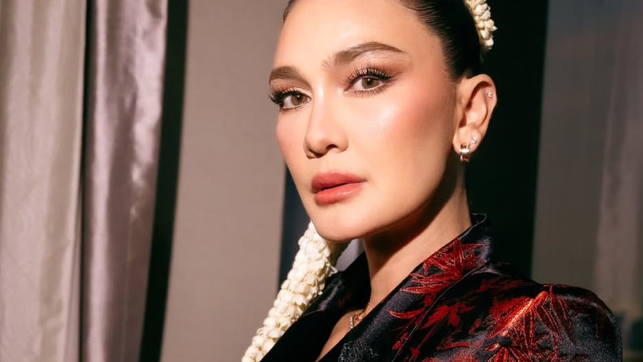 Luna Maya Tanggapi Santai Rumor Ritual di Gunung Kawi