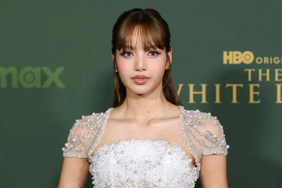 Rumor Kedekatan Lisa BLACKPINK dan Blue Pongtiwat